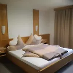 Haus Falkner Apartman *