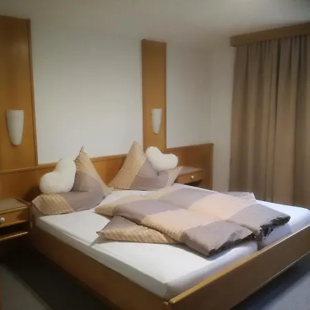 Haus Falkner 公寓 *