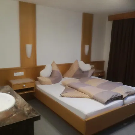 Haus Falkner 公寓 *